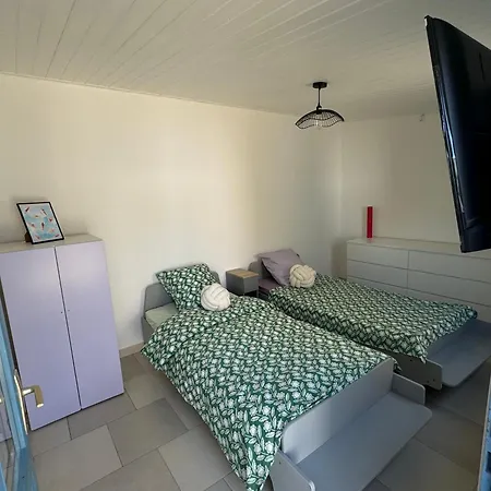 Myrtille - Maison 6 Personnes Avec Jardin A 100m De La *